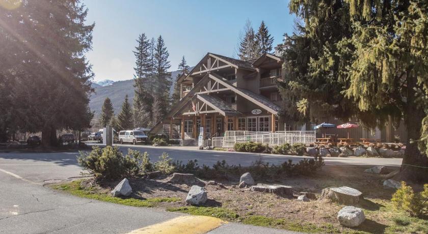 Riverside Resort — Hotel in Whistler (BC)
