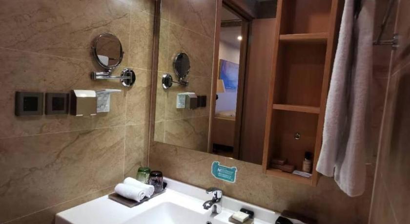 Фото: Стандартный люкс с 1 спальней (Standard One-Bedroom Suite) 11
