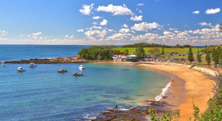 Cosy Beachside Unit, Short Stroll to the Beach photo