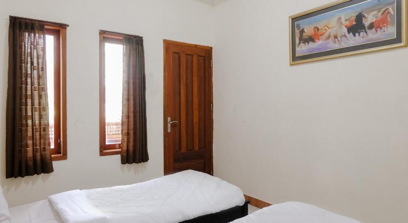Image of Standard Twin Room 12