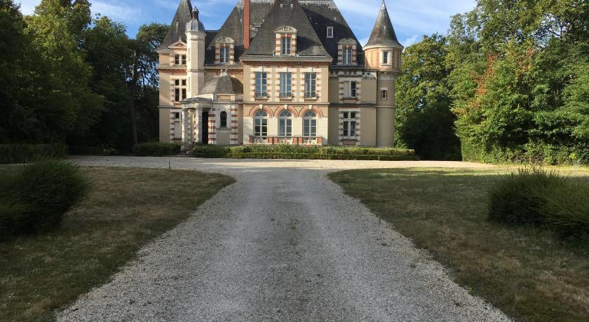 Chateau de Praslins photo