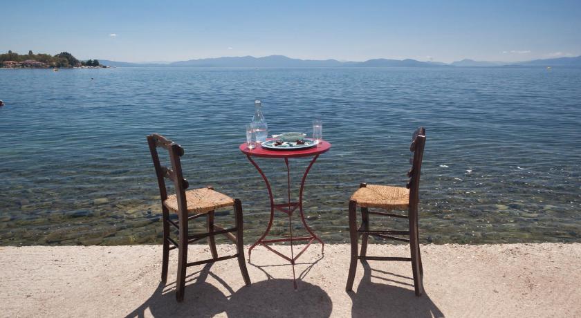 Avgi by the Sea photo
