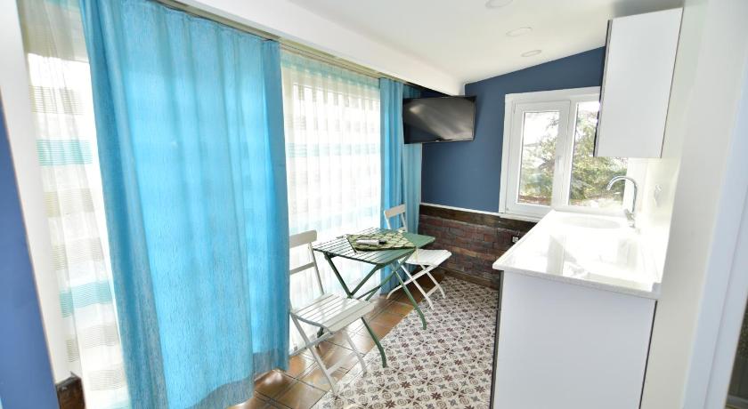 Image of Family Room 12