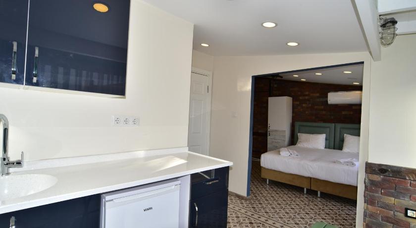 Image of Family Room 8