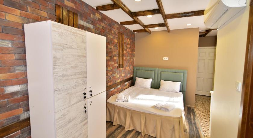 Image of Family Room 10