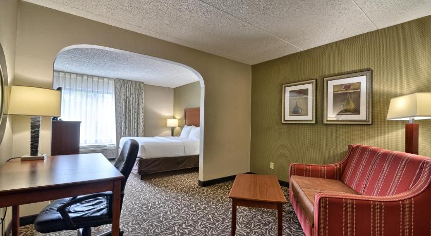 Clarion Inn & Suites                               