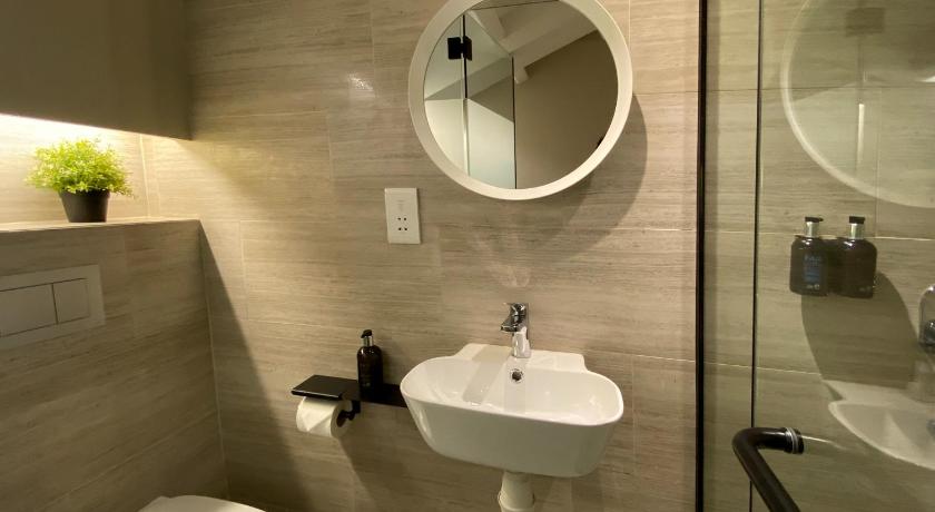Image of Double Room with Window - 8 Hours Night Use Between 11:59 PM and 8:00 AM 2