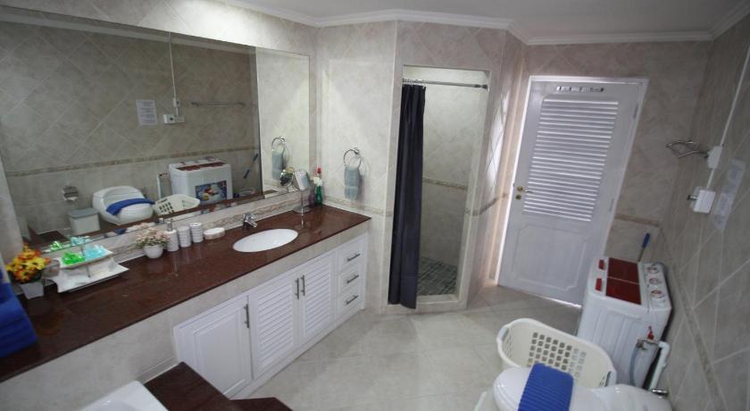 Image of Grand Deluxe Two-Bedroom Suite with Pool and Sea View - 410 2