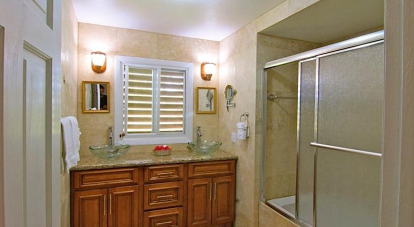 Image of Two-Bedroom Villa with Chalk Sound View 3