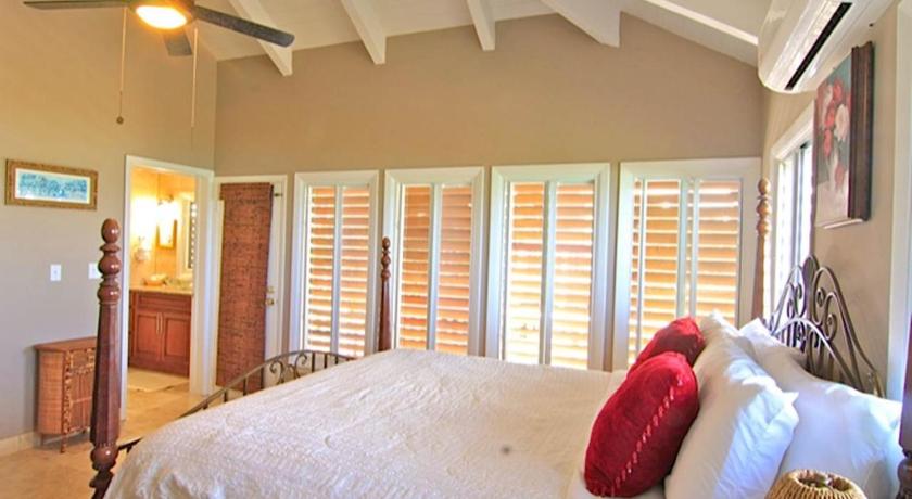 Image of Villa with Chalk Sound View 8