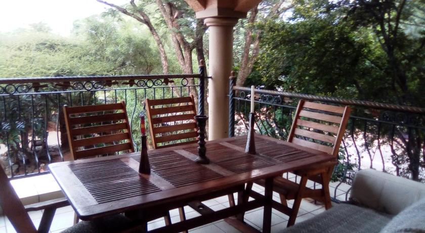 Aloha Lodge 2 Bedroom Apartment near Menlyn Sleeps 4 photo