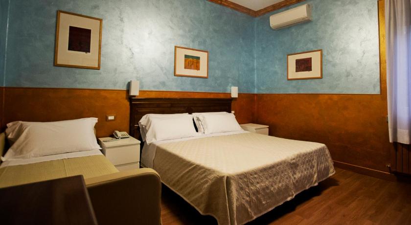 Фото: Классический трехместный номер (Classic Triple Room) 9