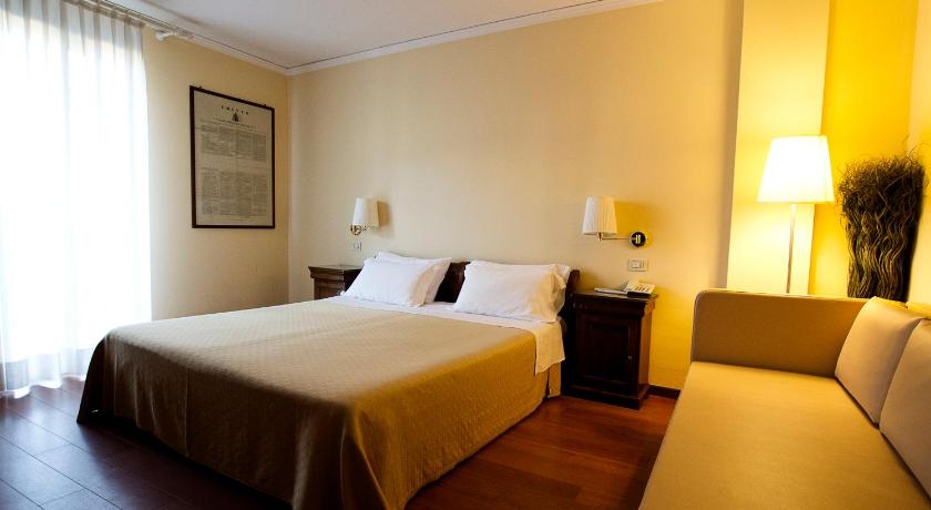 Фото: Классический трехместный номер (Classic Triple Room) 3