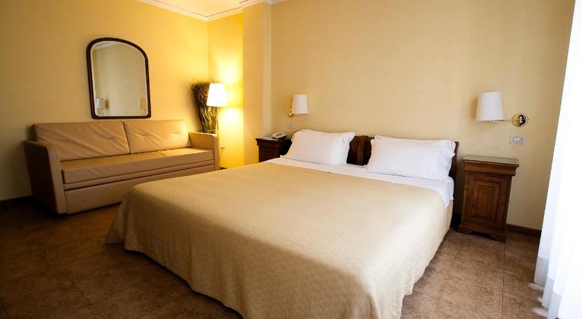 Фото: Классический трехместный номер (Classic Triple Room) 4