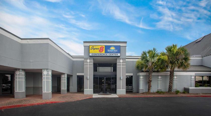 Days Inn by Wyndham Mobile I-65 photo
