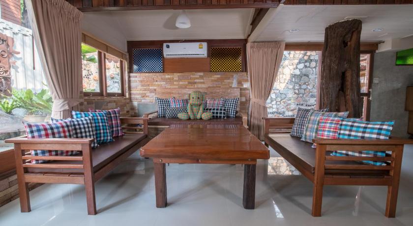 Image of Deluxe King Suite 13