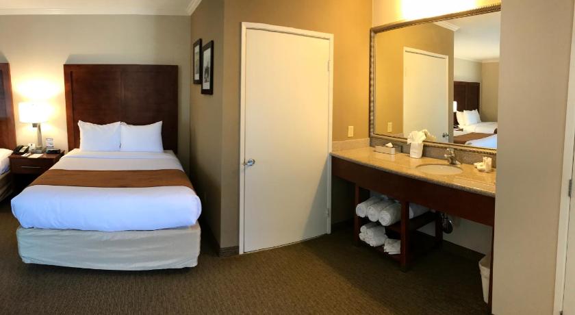 Immagine di 1 King Bed, 2 Queen Beds, Nonsmoking 6
