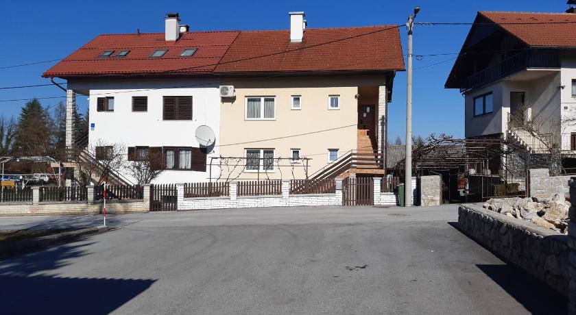 Apartman Helena — Hotel in Slunj