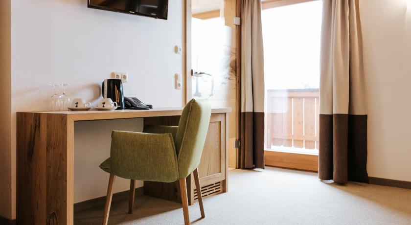 Image of Family Room Comfort 3