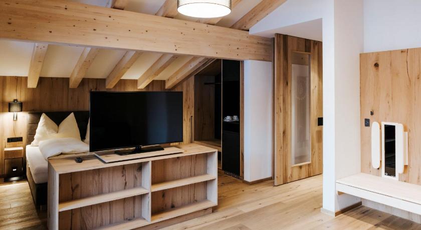 Image of Suite with Balcony 3