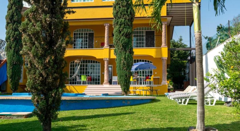 CUERNAVACA Casa completa de lujo, piscina climatizada — Hotel in Cuernavaca