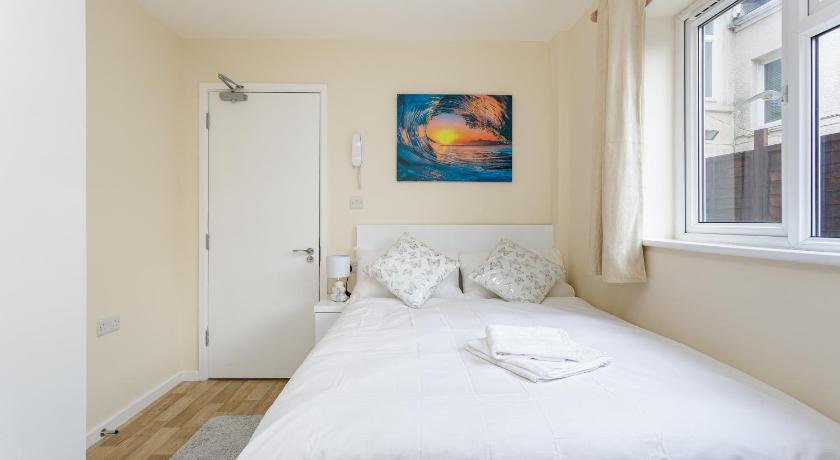 Blackberry - Stylish Self-Contained Flats in Soton City Centre - image 33