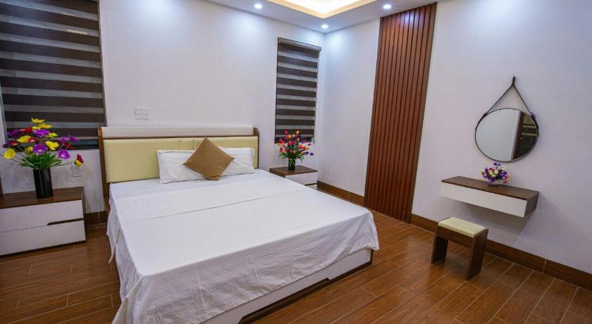 a hotel room with a bed and a dresser, *BOM HOMES* THE VILLAS LUXURY FLC SAM SON in Thanh Hoá / Sầm Sơn Beach
