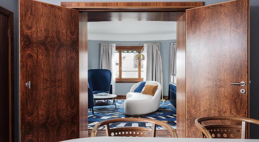 Image of Suite with Lake View 1