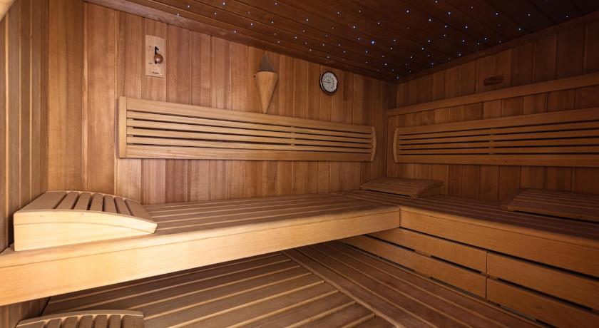 Image of Suite with Lake View 5
