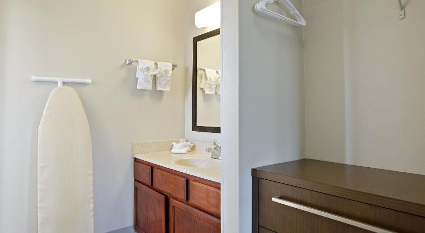 Extended Stay America Suites - Kansas City - Lenexa - 87th St.