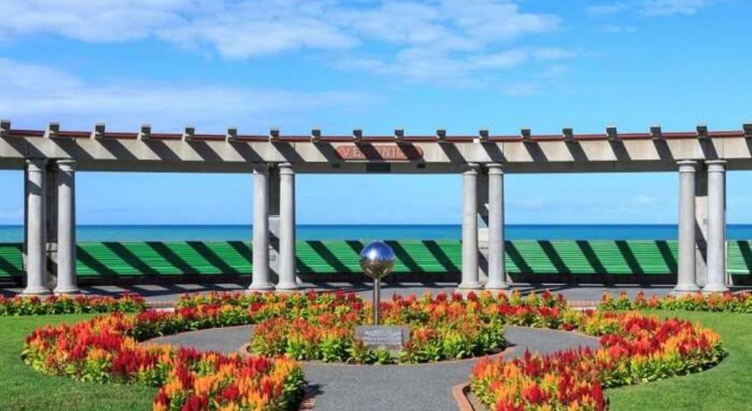 Sea Breeze B & B photo