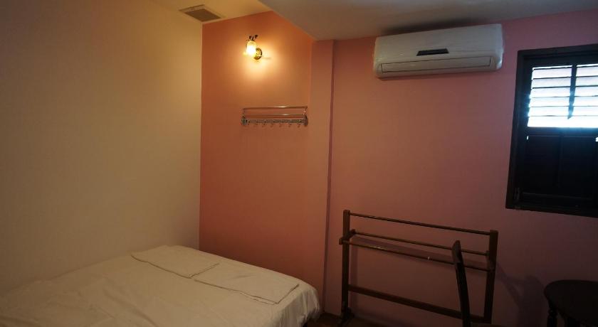 Thirty Three Stewart Houze Guest House photo