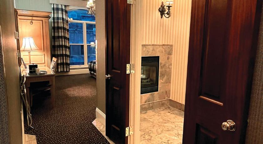 Celebrity Hotel photo