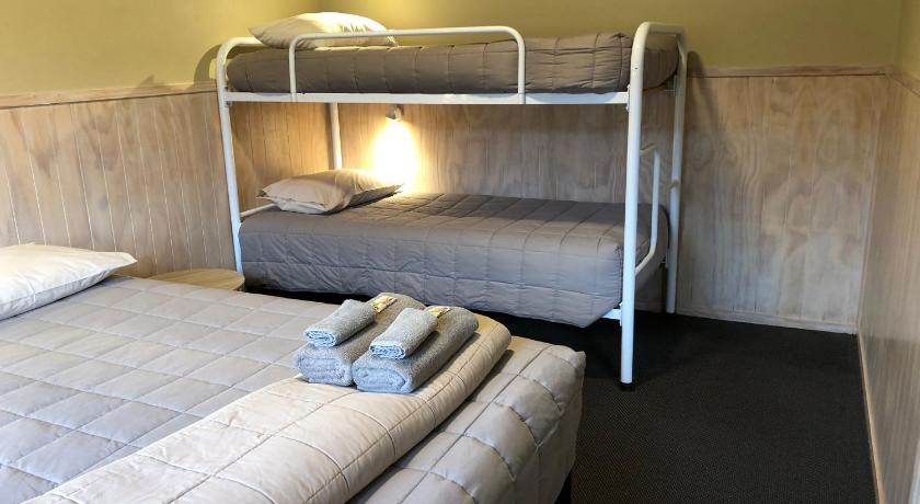two bunk beds in a small room, Oamaru TOP 10 Holiday Park in Oamaru