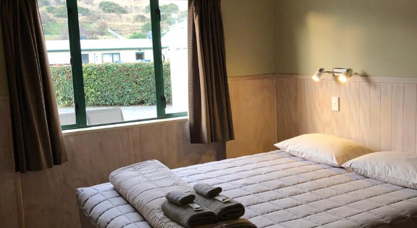 a hotel room with a bed and a window, Oamaru TOP 10 Holiday Park in Oamaru
