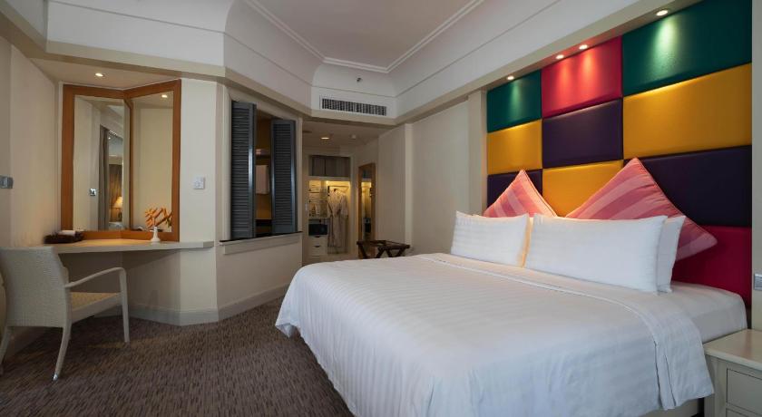 Image of Magellan Executive Suite King 10