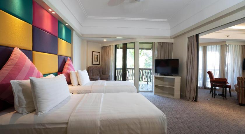Image of Magellan Executive Suite King 14