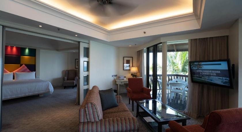Image of Magellan Executive Suite King 7