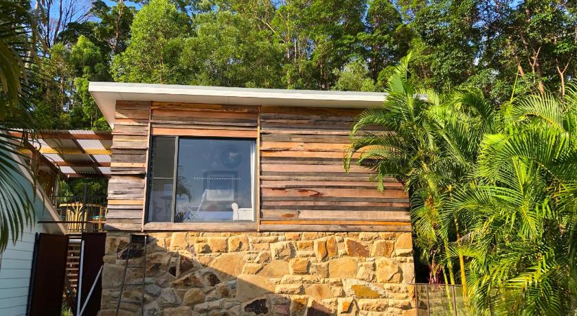 THE GOLDEN RETREAT POOL HOUSE photo