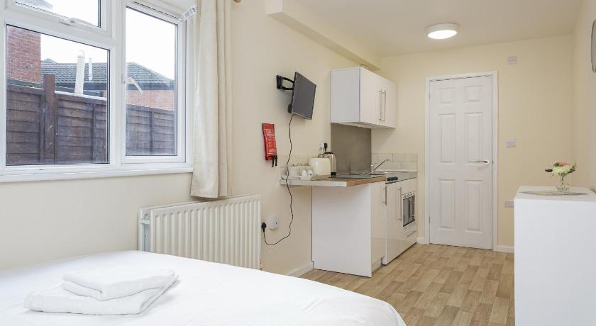 Blackberry - Stylish Self-Contained Flats in Soton City Centre - image 32