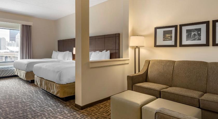 Comfort Inn & Suites Pittsburgh-Northshore