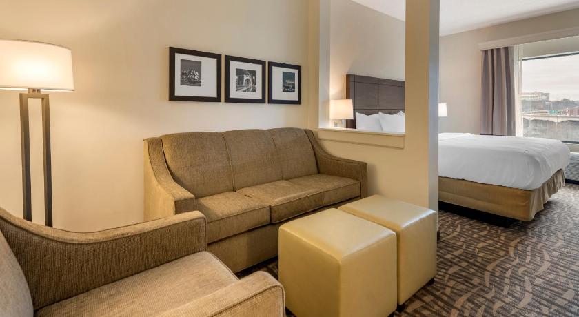 Comfort Inn & Suites Pittsburgh-Northshore