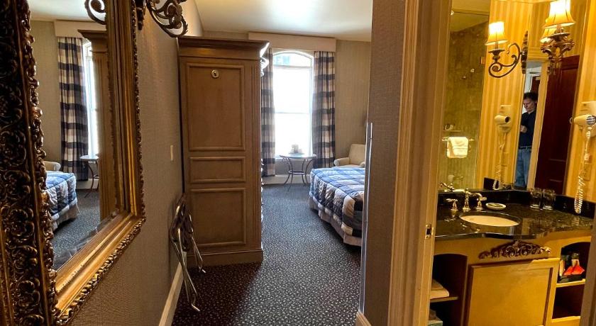 Celebrity Hotel photo