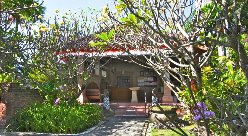 a large tree in front of a house, Bumi Ayu Hotel in Bali