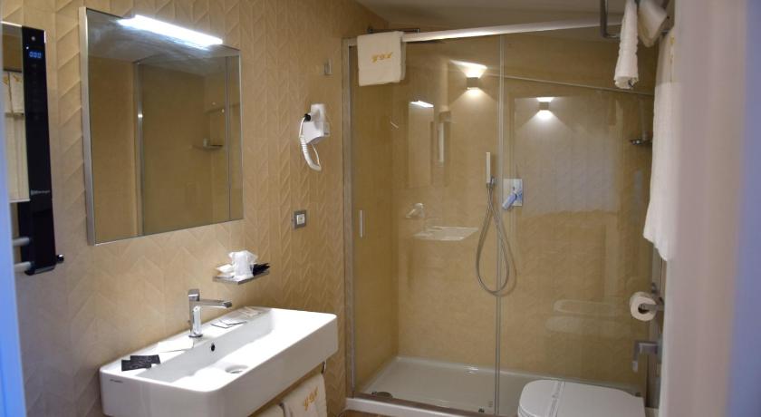a bathroom with a sink, toilet and shower, B&B GDA in Foggia