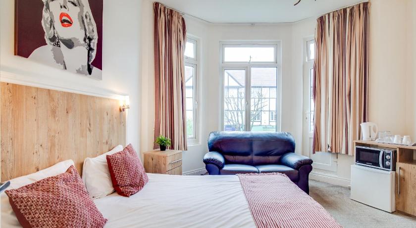 OYO TamTam Acton Hotel photo