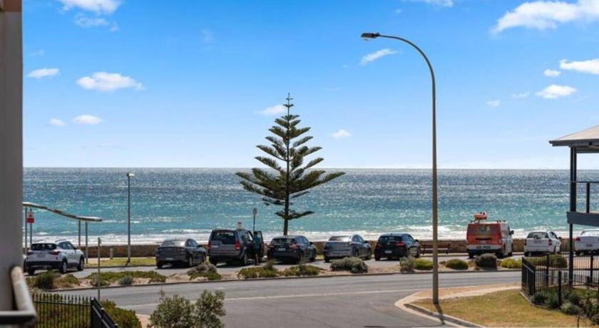 Moana Seaside Retreat — Hotel in Adelaide