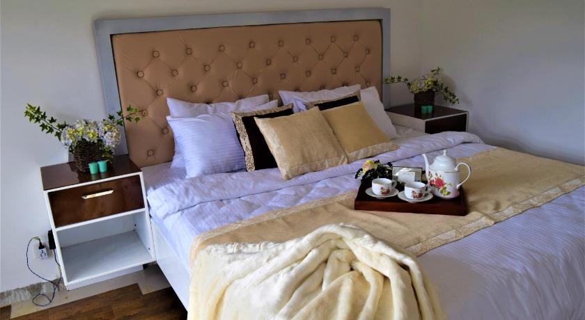 Lake Infinity Luxury Condos photo