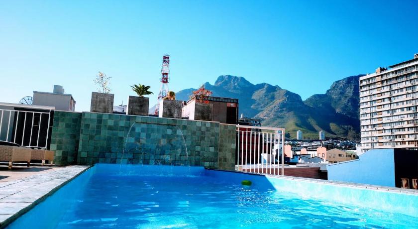 Urban Oasis Aparthotel photo