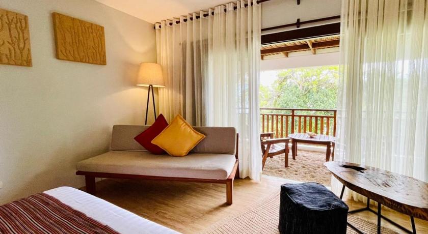Image of Deluxe King Ocean View 7